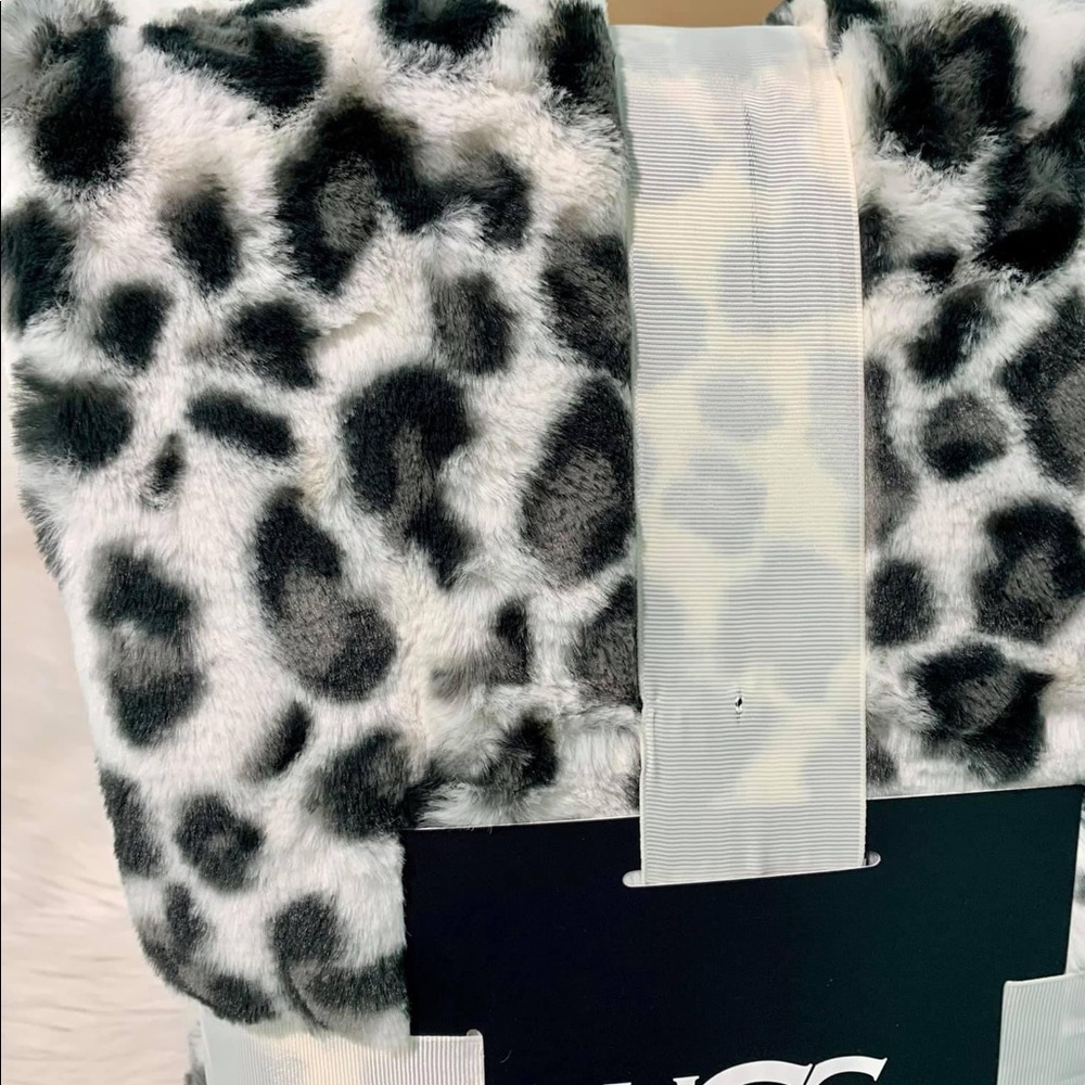 NWT UGG ANIMAL PRINT BLANKET! - Picture 4 of 5